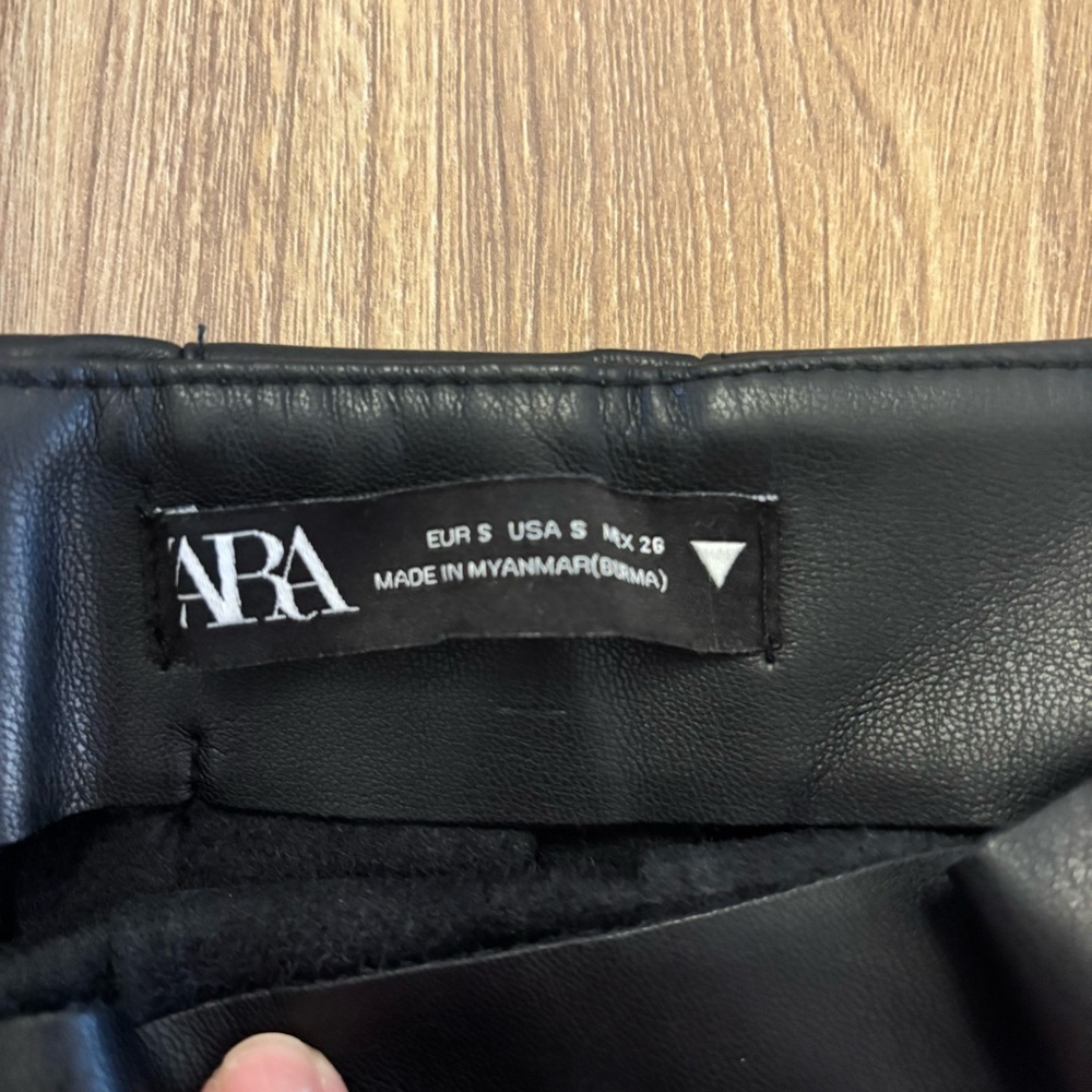 Zara Black Faux Leather Mini Skirt - Picture 2 of 7